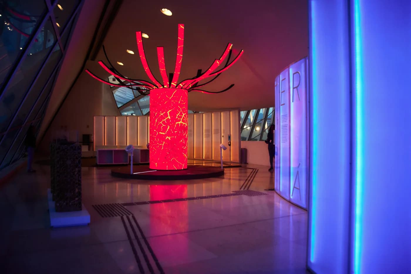 Immersive LED-lined room at Museu do Amanhã's innovation space, with an interactive light portal